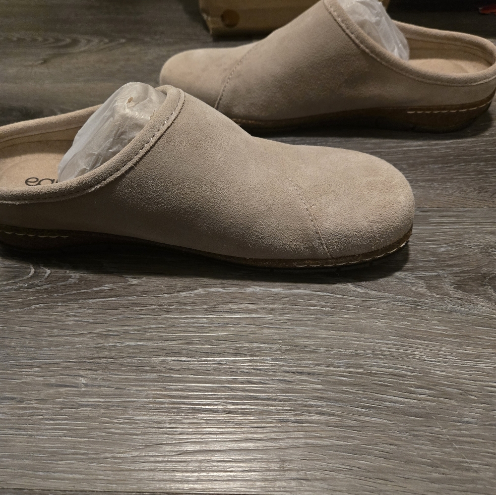Earth Origins Women's Ezra Clog | Taupe | Size 10 | NWT | Suede NEW - Picture 4 of 7